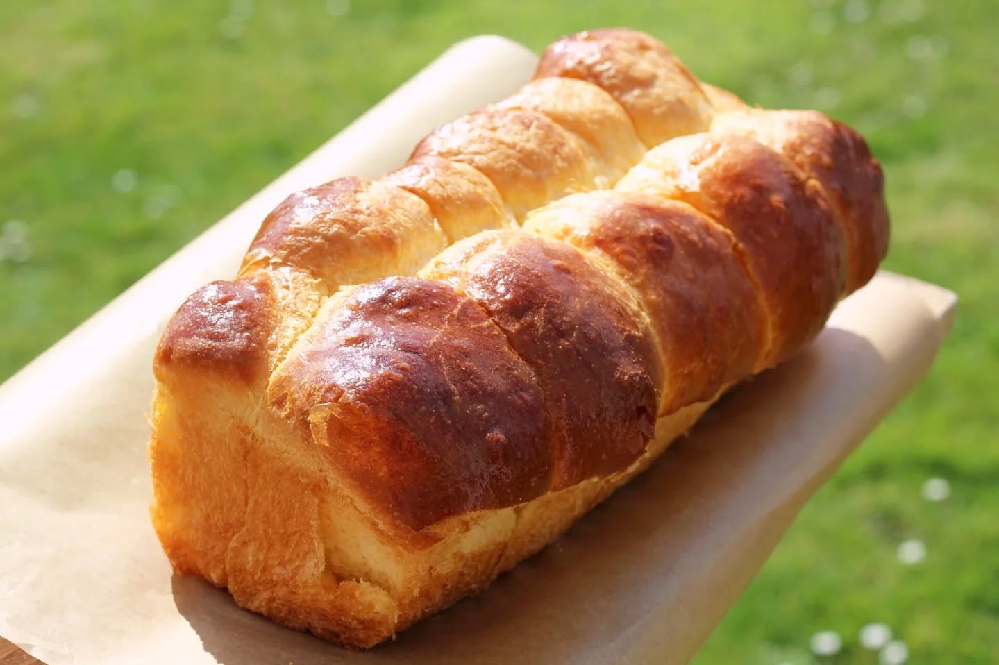 Brioche mit Karamellsoße