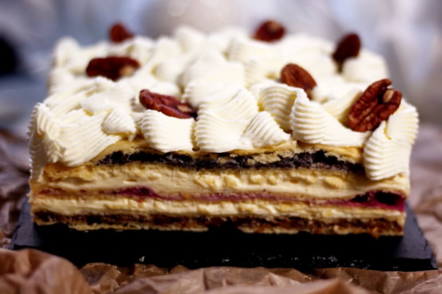 Nadwirna-Pljazok – ukrainischer Kuchen mit Mohn, Nüssen und Kirschen